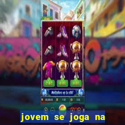 jovem se joga na linha do trem 2024